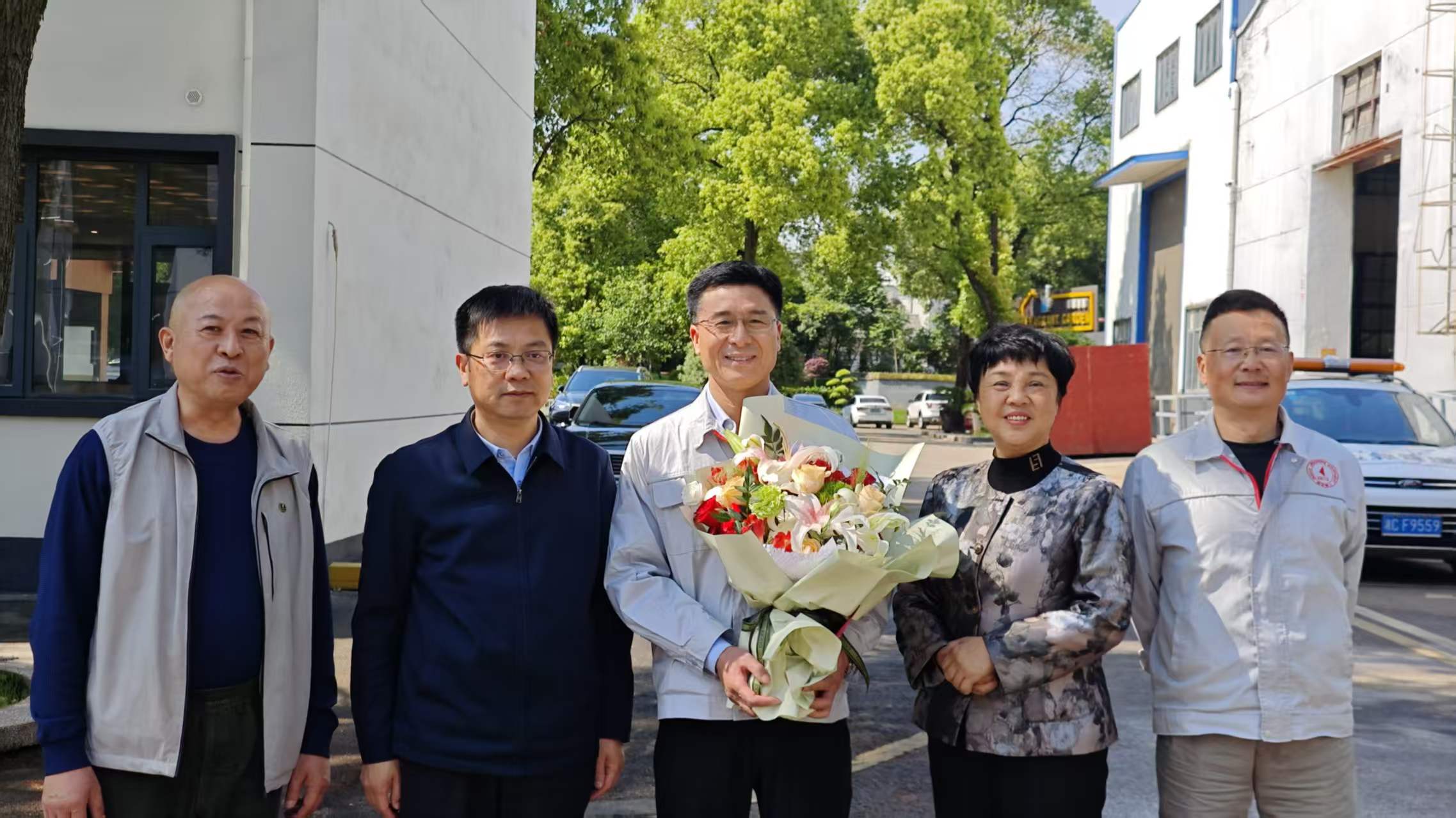 雨湖区区委书记陈小平一行走访星空体育入口_星空(中国)体育网
公司